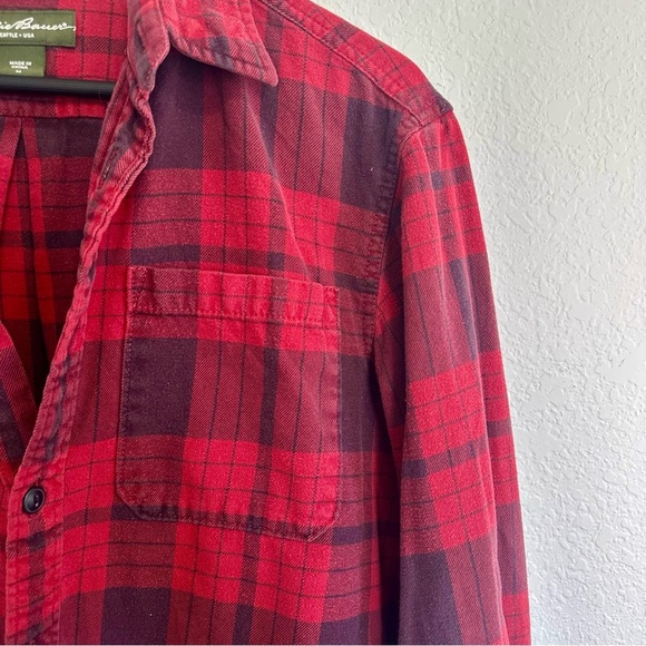 Eddie Bauer Red Plaid Flannel Shirt Relaxed Fit Size Medium - Picture 3 of 7
